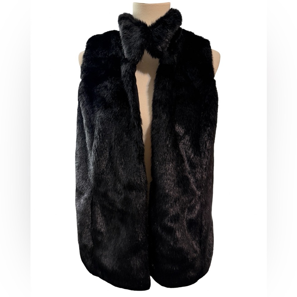 Chico’s Black Faux Fur Vest Size 1 (US Medium)
